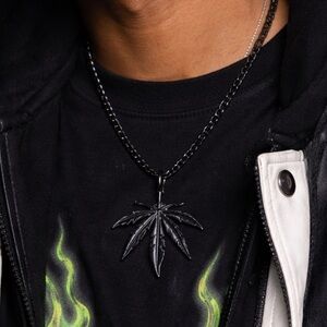Brand New!! Pot leaf pendant with chain